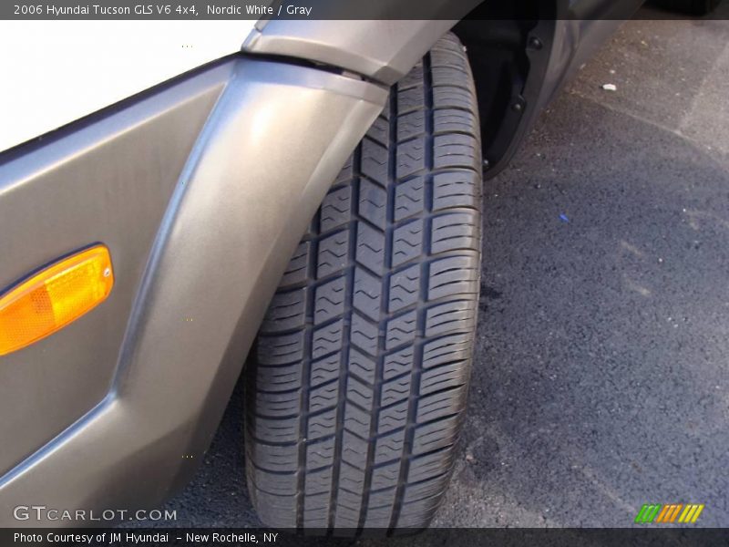 Nordic White / Gray 2006 Hyundai Tucson GLS V6 4x4