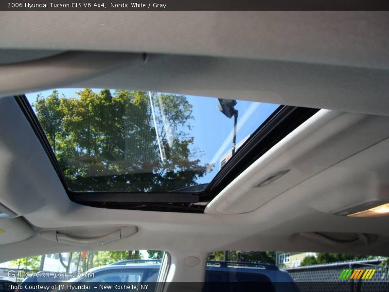 Nordic White / Gray 2006 Hyundai Tucson GLS V6 4x4