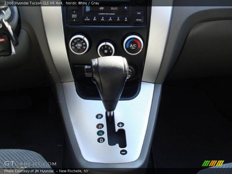 Nordic White / Gray 2006 Hyundai Tucson GLS V6 4x4