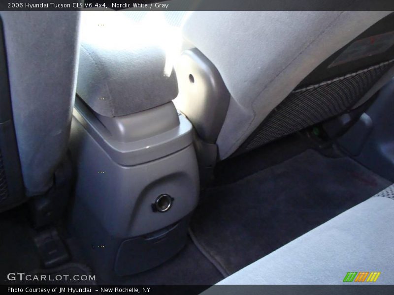 Nordic White / Gray 2006 Hyundai Tucson GLS V6 4x4