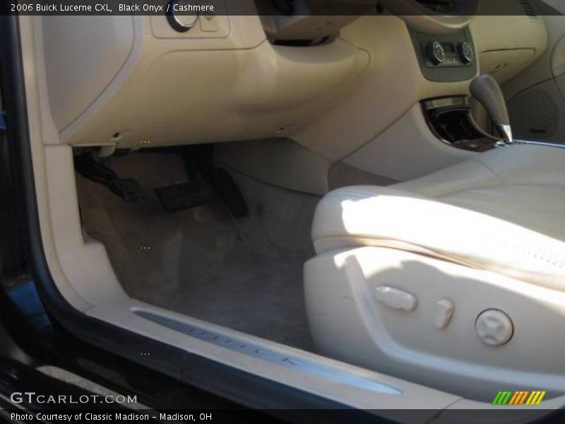 Black Onyx / Cashmere 2006 Buick Lucerne CXL