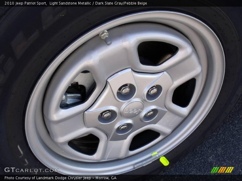 Light Sandstone Metallic / Dark Slate Gray/Pebble Beige 2010 Jeep Patriot Sport