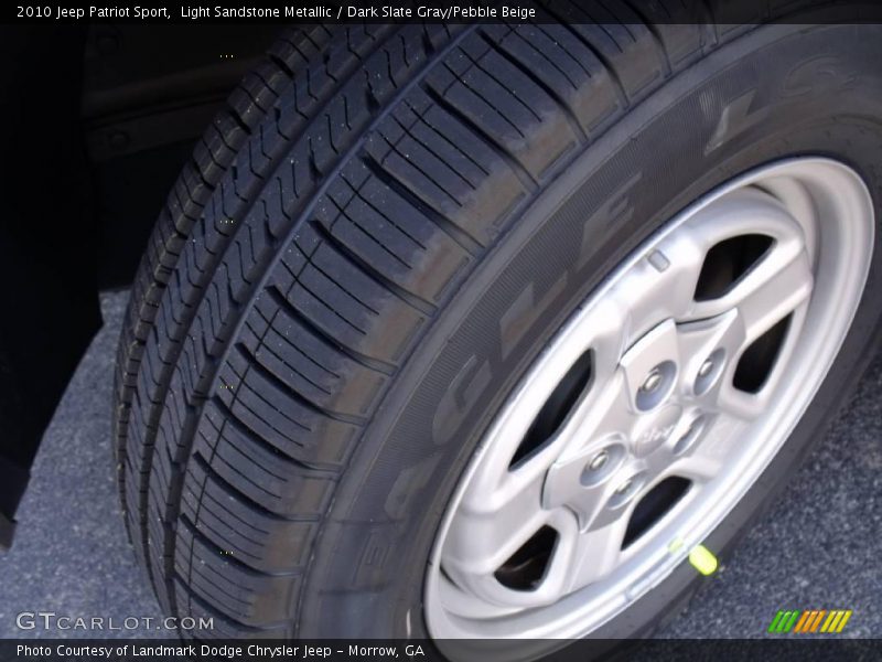 Light Sandstone Metallic / Dark Slate Gray/Pebble Beige 2010 Jeep Patriot Sport