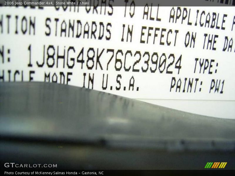 Stone White / Khaki 2006 Jeep Commander 4x4