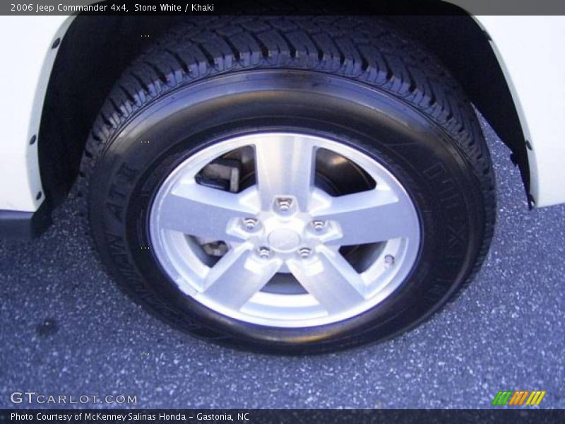 Stone White / Khaki 2006 Jeep Commander 4x4