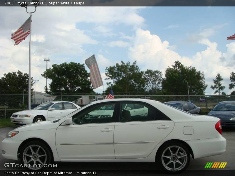 Super White / Taupe 2003 Toyota Camry XLE