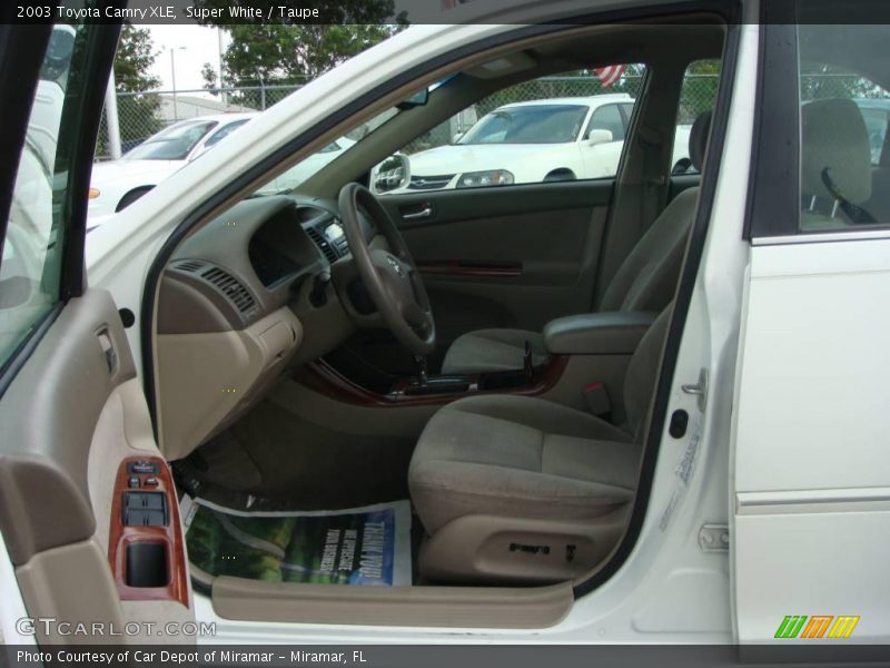 Super White / Taupe 2003 Toyota Camry XLE