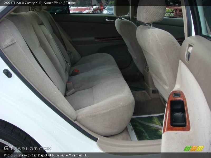 Super White / Taupe 2003 Toyota Camry XLE