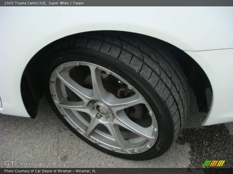 Super White / Taupe 2003 Toyota Camry XLE