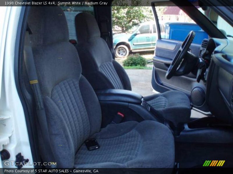 Summit White / Medium Gray 1998 Chevrolet Blazer LS 4x4