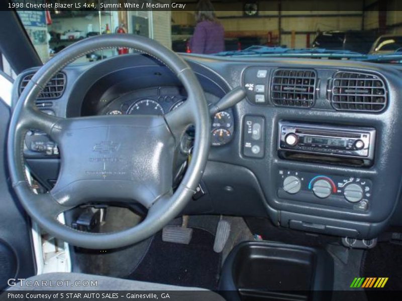 Summit White / Medium Gray 1998 Chevrolet Blazer LS 4x4