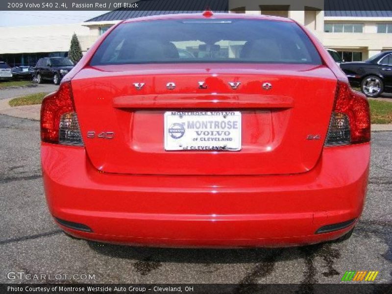 Passion Red / Off Black 2009 Volvo S40 2.4i