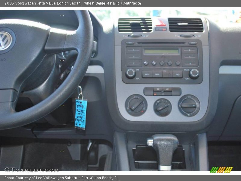 Wheat Beige Metallic / Anthracite 2005 Volkswagen Jetta Value Edition Sedan