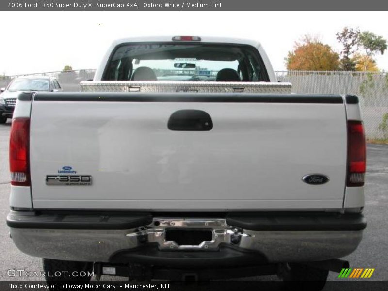 Oxford White / Medium Flint 2006 Ford F350 Super Duty XL SuperCab 4x4