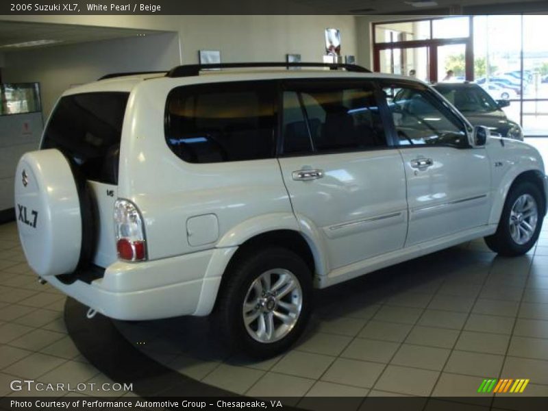 White Pearl / Beige 2006 Suzuki XL7
