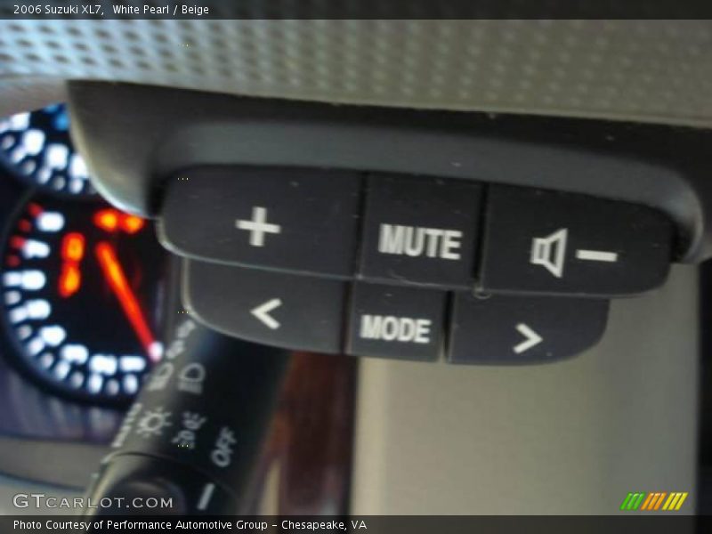 White Pearl / Beige 2006 Suzuki XL7
