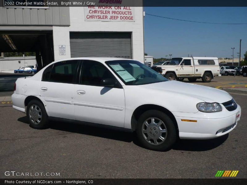 Bright White / Gray 2002 Chevrolet Malibu Sedan
