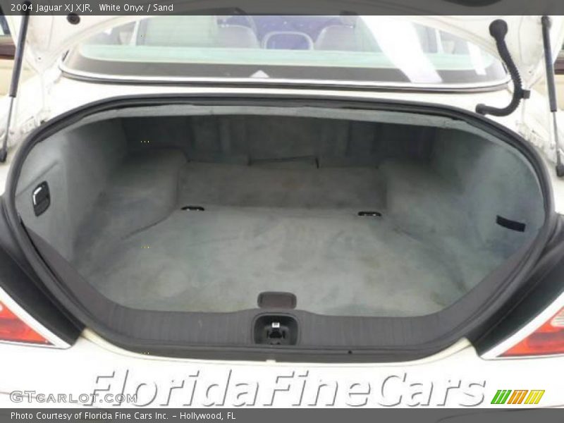 White Onyx / Sand 2004 Jaguar XJ XJR