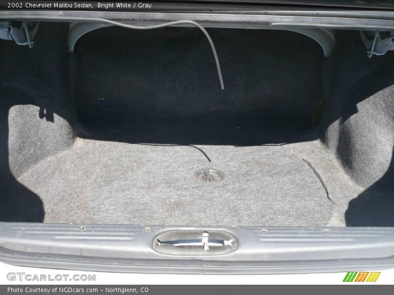 Bright White / Gray 2002 Chevrolet Malibu Sedan