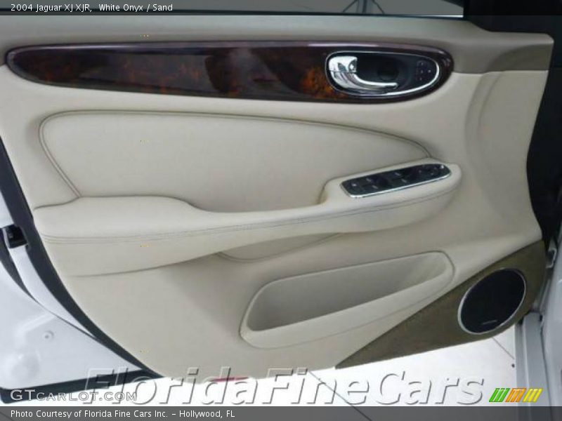 White Onyx / Sand 2004 Jaguar XJ XJR