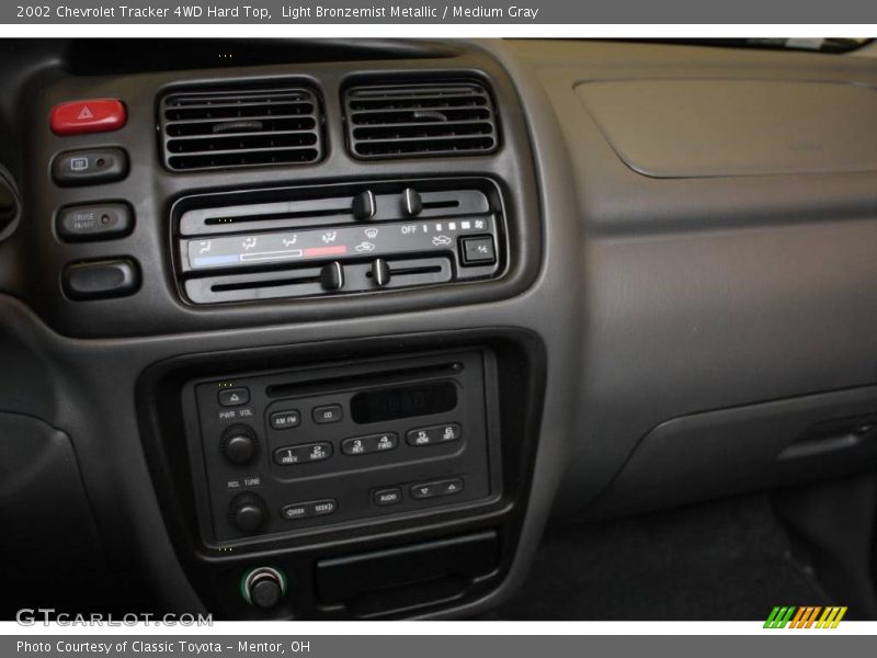 Light Bronzemist Metallic / Medium Gray 2002 Chevrolet Tracker 4WD Hard Top
