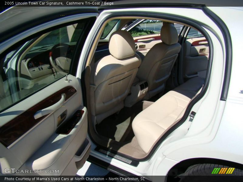 Cashmere Tri-Coat / Beige 2005 Lincoln Town Car Signature