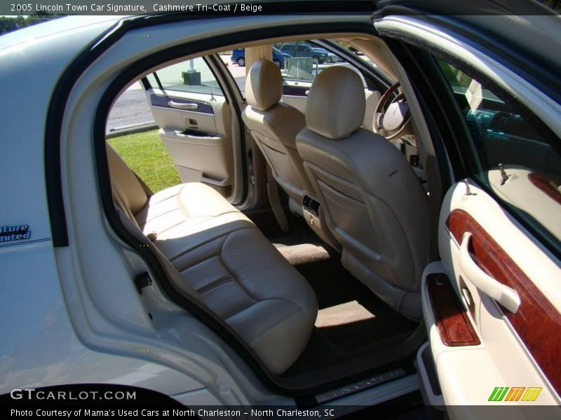 Cashmere Tri-Coat / Beige 2005 Lincoln Town Car Signature