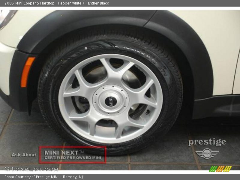 Pepper White / Panther Black 2005 Mini Cooper S Hardtop