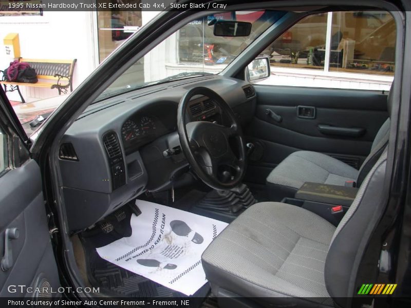 Super Black / Gray 1995 Nissan Hardbody Truck XE Extended Cab 4x4