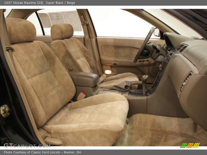 Super Black / Beige 1997 Nissan Maxima GXE