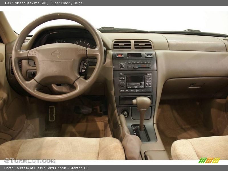 Super Black / Beige 1997 Nissan Maxima GXE