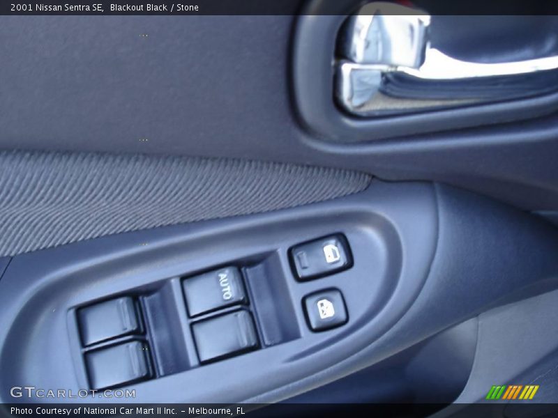 Blackout Black / Stone 2001 Nissan Sentra SE