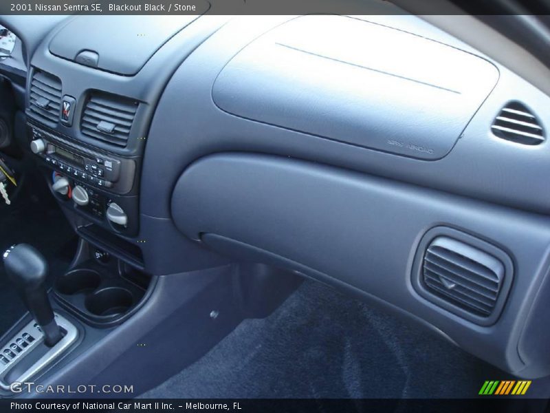 Blackout Black / Stone 2001 Nissan Sentra SE
