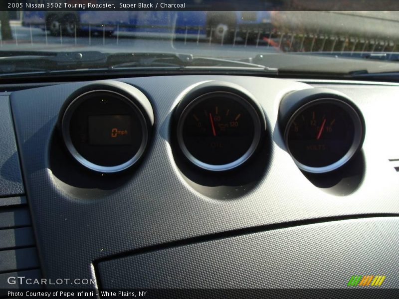 Super Black / Charcoal 2005 Nissan 350Z Touring Roadster