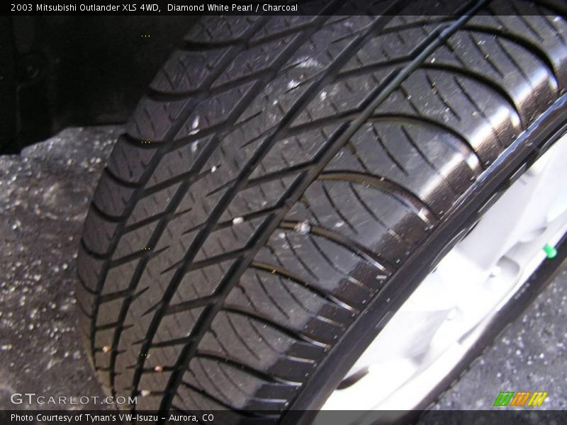Diamond White Pearl / Charcoal 2003 Mitsubishi Outlander XLS 4WD