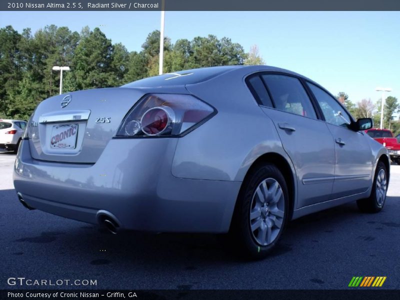 Radiant Silver / Charcoal 2010 Nissan Altima 2.5 S