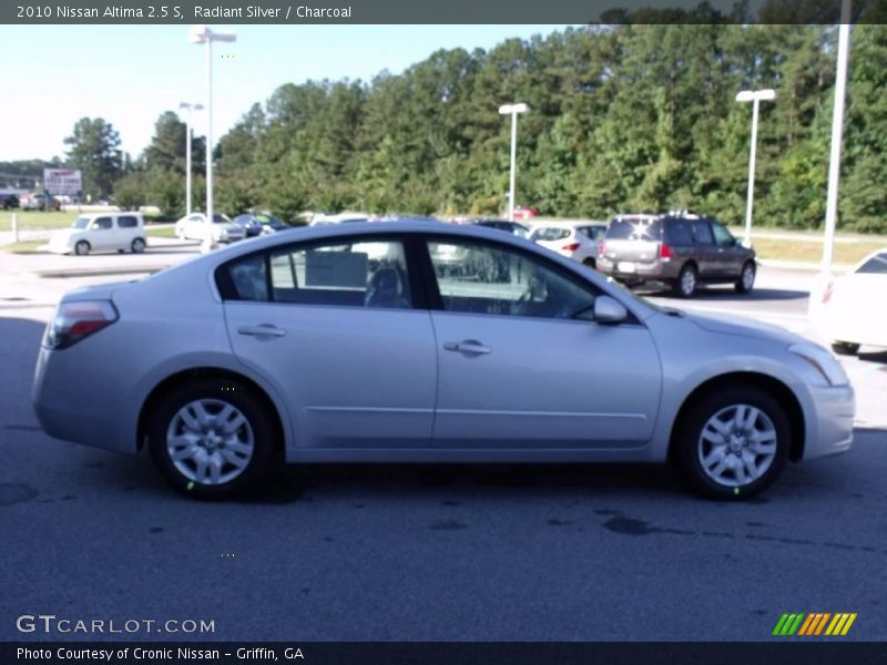 Radiant Silver / Charcoal 2010 Nissan Altima 2.5 S