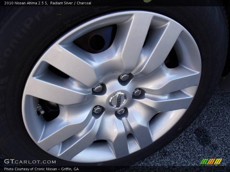 Radiant Silver / Charcoal 2010 Nissan Altima 2.5 S