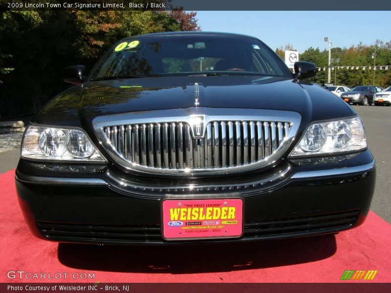 Black / Black 2009 Lincoln Town Car Signature Limited