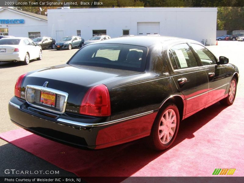 Black / Black 2009 Lincoln Town Car Signature Limited