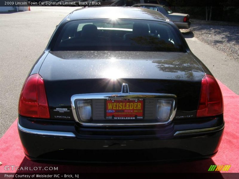 Black / Black 2009 Lincoln Town Car Signature Limited