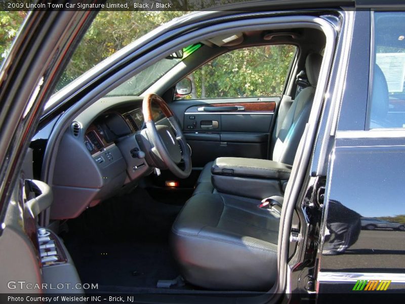 Black / Black 2009 Lincoln Town Car Signature Limited