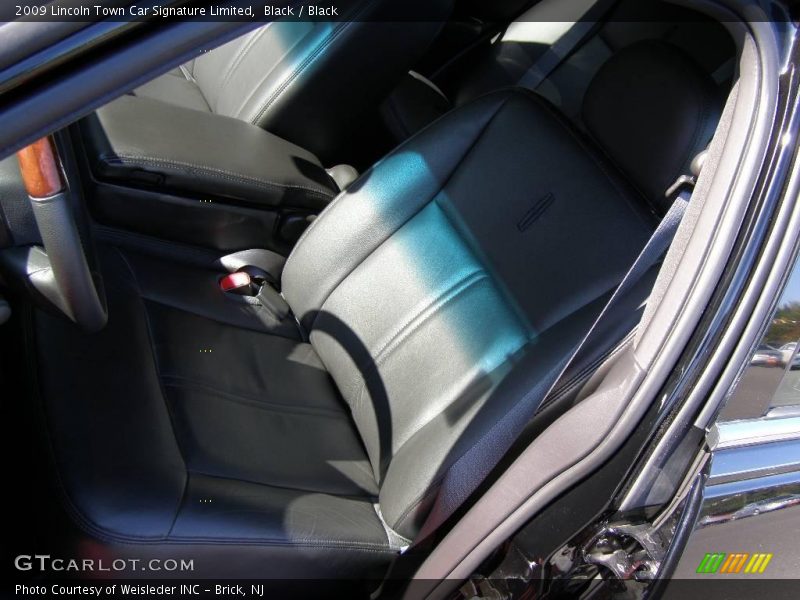 Black / Black 2009 Lincoln Town Car Signature Limited