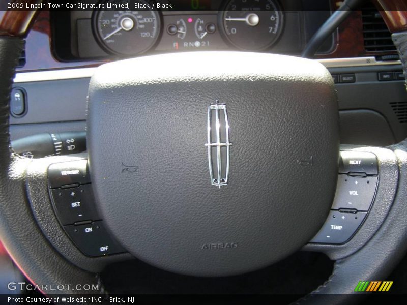 Black / Black 2009 Lincoln Town Car Signature Limited