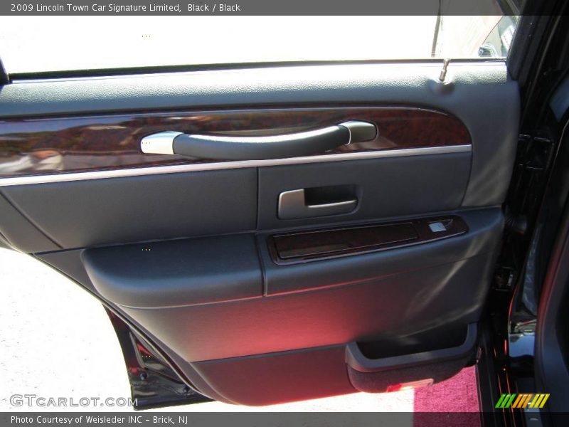 Black / Black 2009 Lincoln Town Car Signature Limited