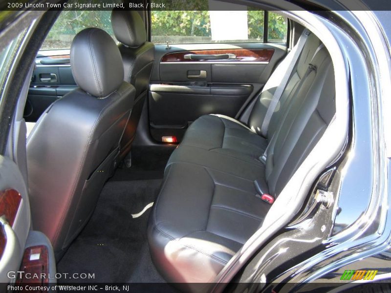 Black / Black 2009 Lincoln Town Car Signature Limited