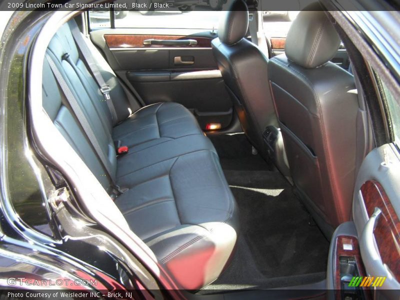 Black / Black 2009 Lincoln Town Car Signature Limited