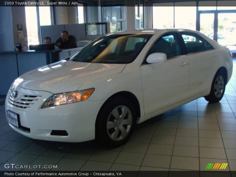 Super White / Ash 2009 Toyota Camry LE