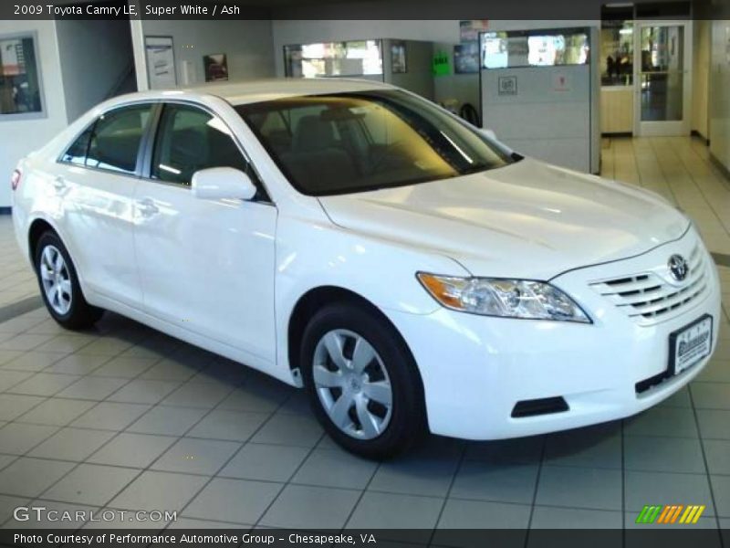 Super White / Ash 2009 Toyota Camry LE