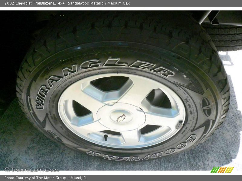 Sandalwood Metallic / Medium Oak 2002 Chevrolet TrailBlazer LS 4x4